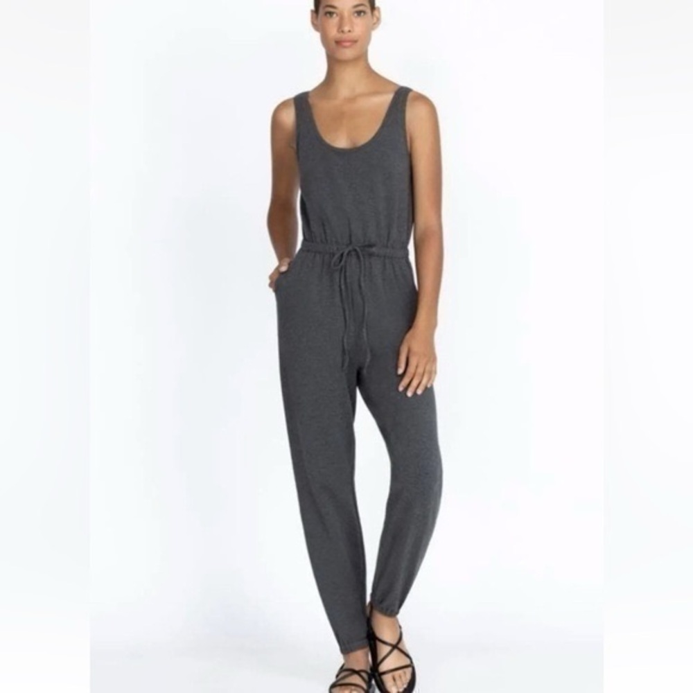 NWOT Active Sleeveless Jumpsuit Moisture Wicking Size Large Grey